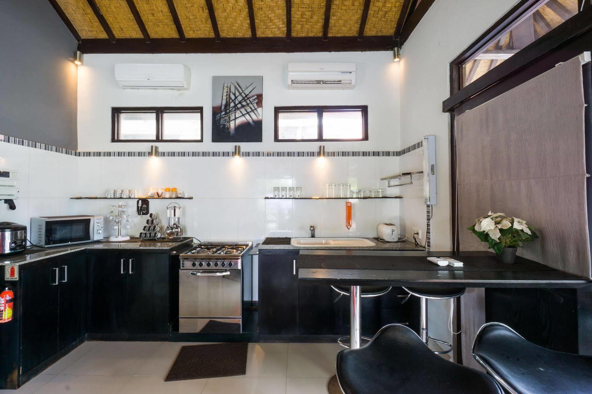 Tropica Gili Total Body Fit - Free Access Gym And Coworking Space Gili Trawangan Kültér fotó